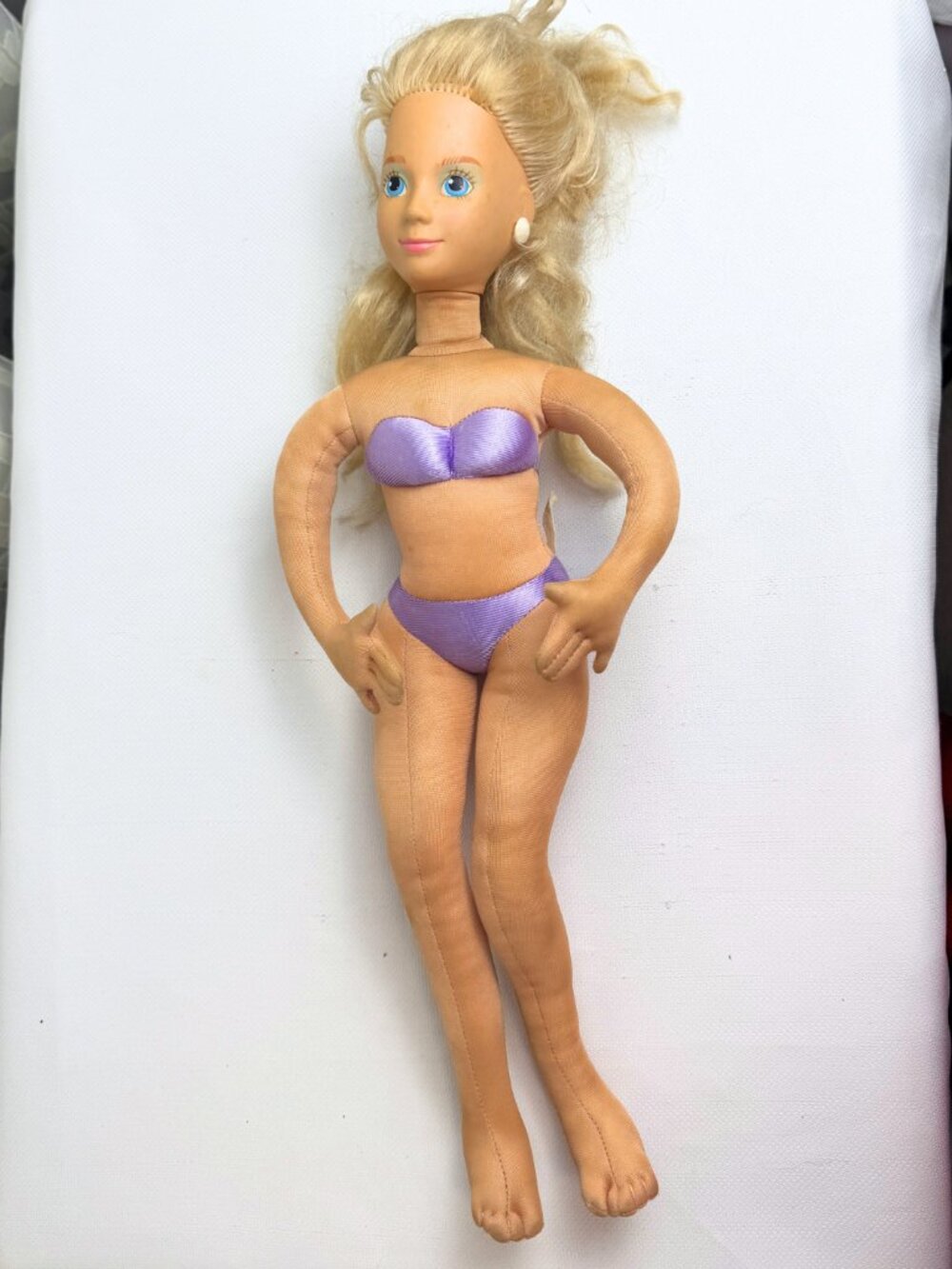 1986/1987 Hot Looks Mimi Doll 3703 Series 1